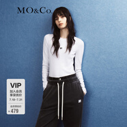 MO&Co.M字母金屬章仔魚骨線修身長袖正肩T恤弧形下擺上衣上裝黑白色 本白色-第2批 M 165