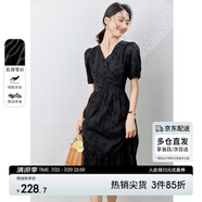 尚都比拉法式連衣裙夏季優(yōu)雅V領(lǐng)提花面料中長(zhǎng)款氣質(zhì)收腰顯瘦裙子 黑色 M