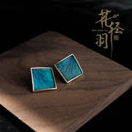 花輕羽方形耳雀羽毛點(diǎn)翠925銀針?lè)肋^(guò)敏復(fù)古簡(jiǎn)約氣質(zhì)幾何耳環(huán) 孔雀毛在不同角度會(huì)有藍(lán)綠變化，
