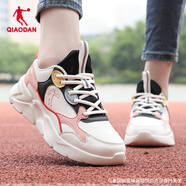 喬丹（QIAODAN）女鞋跑步鞋女秋季新款皮面防水休閑鞋子輕便軟底運(yùn)動(dòng)鞋女 象牙色/裸粉色 38
