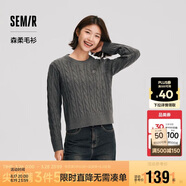 森馬（Semir）森柔毛衫|毛衣女絞花溫柔寬松2024冬圓領(lǐng)刺繡套頭衫109724107002