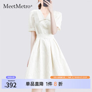 MeetMetro瑪依爾2025夏新款方領(lǐng)立體繡花肌理感收腰連衣裙女 杏色【現(xiàn)貨閃電發(fā)】 S