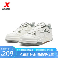 特步（XTEP）【門店同款】新暉板鞋男25年春季百搭耐磨輕盈休閑鞋 帆白/瓦松綠 41