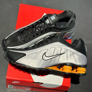 耐克（Nike）男子運(yùn)動(dòng)鞋2025新款秋季Shox R4 氣柱鞋復(fù)古跑鞋風(fēng)透氣低幫跑步鞋 HQ1988-003黑/蒼野灰/亮橘/銀 40