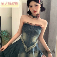 凌卡戚大碼玫瑰碎花拼接毛邊牛仔連衣裙女春夏季辣妹設(shè)計(jì)感收腰抹胸裙潮 藍(lán)色 配掛脖花 S