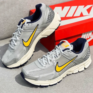 耐克（NIKE）跑步鞋男鞋秋冬季新款Zoom Vomero 5老爹鞋復古網(wǎng)面透氣運動(dòng)鞋 FJ4151-001銀灰 40