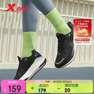 特步女跑鞋運動(dòng)鞋秋季新品皮面防潑水跑步鞋輕便減震女鞋子黑色