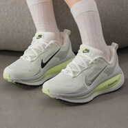 耐克（NIKE）跑鞋女鞋 25秋季新款運(yùn)動(dòng)鞋VOMERO 18輕便耐磨透氣低幫休閑跑步鞋 HM6804-107 36.5
