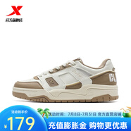 特步（XTEP）【門店同款】新暉板鞋男24冬季新款小白鞋皮面耐磨 蜜茶棕/余白灰 44