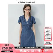 VEGA CHANG牛仔連衣裙女2025新款夏季小個子V領(lǐng)蕾絲花邊收腰短裙 海灣藍(lán)(短款) L