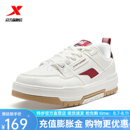 特步（XTEP）【門店同款】裂變板鞋男女同款秋冬新款皮面保暖休閑運動鞋 帆白/深棗紅【男】 40