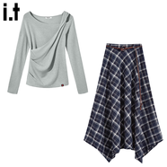 :CHOCOOLATE  it女裝連衣裙法式針織衫斜肩長袖T恤秋冬套裝女高腰格紋半身裙 灰綠色上衣+ 藏青格裙 【上衣均碼】 M