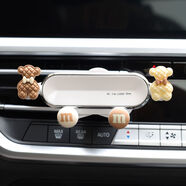 麗田汽車(chē)手機支架車(chē)載出風(fēng)口導航支撐架固定通用新款可愛(ài)兔子裝飾 格子熊M豆白鏡面支架
