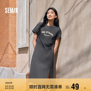 森馬連衣裙女復(fù)古休閑中長裙春夏心機(jī)字母開叉T恤裙101324114026