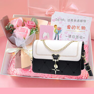 摩登密碼生日禮物送女友老婆2025新款包包女包單肩斜挎包時(shí)尚小方包 黑白【禮盒+玫瑰花+小熊】