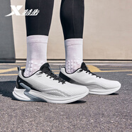 特步男鞋運動(dòng)跑步鞋閃電冬季保暖防潑水革面通勤跑步鞋子男