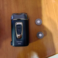 朗威（RUNWE）電動(dòng)旋轉剃須刀男士便攜干電池式刮胡刀5號電池供電 盛發(fā)622【干充兩用】+2個(gè)刀頭