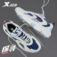 特步（XTEP）運動(dòng)鞋男鞋春秋季青少年山海系列防水厚底增高老爹鞋子男款跑步鞋 茶白色/墨青藍【皮面】 42