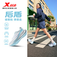 特步（XTEP）特步后盾跑步鞋女新款秋冬防滑耐磨緩震運動(dòng)鞋輕盈舒適休閑運動(dòng)鞋 經(jīng)典白/月光石藍【大展藍圖】 35