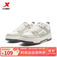 特步【門店同款】裂變板鞋女鞋冬季新款低幫時(shí)尚運(yùn)動(dòng)976418310044 耐久灰/帆白【女】 37