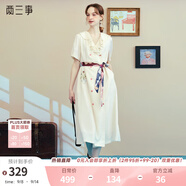 兩三事褶光敘事 2025夏季新款氣質(zhì)荷葉邊v領(lǐng)雙排扣綁帶繡花連衣裙 米白色 S