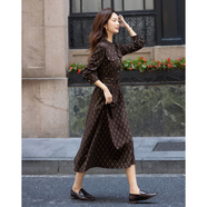 德瑪納【都市輕奢】冬季立領(lǐng)字母提花腰帶收腰貼袋紐扣裝飾氣質(zhì)女連衣裙