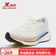 特步（XTEP）【門店同款】跑步鞋女鞋新款包裹減震回彈緩震跑鞋 帆白/淺杏色/微波藍 38