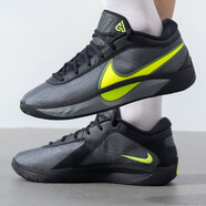 耐克（NIKE）官方實戰(zhàn)球鞋男鞋 低幫運動鞋 GIANNIS FREAK 6 EP輕便緩震籃球鞋 FJ7807-001/黑/熒光黃/冷灰 44