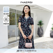 娜爾思（NAERSI）新款商場同款短袖連衣裙印花V領(lǐng)中長款拼接裙子女 暗青紫色 3XL