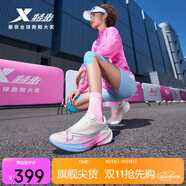 特步【珞櫻刃】破繭之刃碳板競速馬拉松女跑鞋秋季透氣輕便緩震跑步鞋