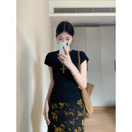 小紅書(shū)爆款夏季輕熟風(fēng)御姐穿搭一整套設計感小眾不撞款上衣碎花半 上衣[輕熟風(fēng)套裝/鹽系穿搭/2025 L建議體重[110115斤] 均碼