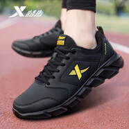 特步（XTEP）男鞋皮面防水跑步鞋冬季新款跑鞋輕便減震運動(dòng)鞋學(xué)生軟底休閑鞋子 黑金 44