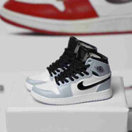 佳心創(chuàng  )意aj全套迷你球鞋模型汽車(chē)載擺件鑰匙背包掛件男女生日禮物 灰白刮刮樂(lè )柜子