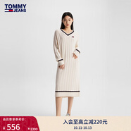 TOMMY JEANS春秋季女裝學(xué)院風(fēng)羊毛混紡刺繡拼色V領(lǐng)寬松版中長針織連衣裙 米色YBH M （推薦：110-125斤）