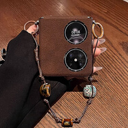 佳賞復古深棕月坑紋適用華為pocket 2折疊屏手機殼p50pockets全包小米MIXFlip2手提鏈條防摔女款保護套 月坑紋側扣-深棕+青花瓷琥珀手提鏈 三星Galaxy Z Flip6