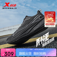 特步【越黑越練】?jī)汕Ч锶信懿叫\(yùn)動(dòng)鞋輕便減震耐磨跑鞋體測(cè)