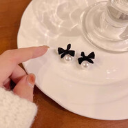 桐汝壁黑色蝴蝶結(jié)耳環(huán)為婦女2024新熱風(fēng)格高端珍珠鍍銀小眾設(shè)計(jì)耳環(huán)和耳 黑色蝴蝶結(jié)無耳洞耳夾