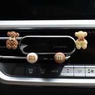麗田汽車(chē)手機支架車(chē)載出風(fēng)口導航支撐架固定通用新款可愛(ài)兔子裝飾 格子熊M豆銀鏡面支架