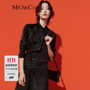 MO&Co.2024春新品設(shè)計(jì)感不規(guī)則破洞黑色牛仔背帶連衣裙
