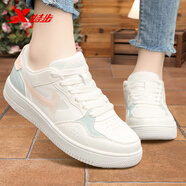 特步板鞋女鞋運動(dòng)鞋子女冬季新款韓版休閑鞋學(xué)生小白鞋官方旗艦滑板鞋 米綠0064 35