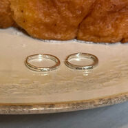 人生萬(wàn)歲極小尾戒女細圈s999足銀滴釉字母素圈銀戒指閉口可調節 港碼6號：周長(cháng)45MM-47MM適合小拇指，可微調大小