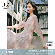 玖姿·安娜蔻【100%桑蠶絲】典雅山水印花收腰連衣裙女2025夏季新款 條粉紅 S