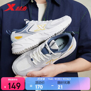 特步男鞋運動休閑鞋春夏季網(wǎng)面透氣軟彈輕便增高老爹休閑鞋子男
