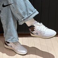 耐克（NIKE）女鞋保暖中幫 秋季新款A(yù)J1籃球鞋運(yùn)動板鞋潮流時尚休閑鞋大童鞋 白棕色-142 37.5