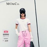 MO&Co.撞邊圓領(lǐng)字母組合標(biāo)語(yǔ)印花修身短袖T恤美式上衣上裝摩安珂 冰粉色 XS 155