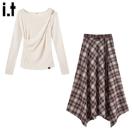 :CHOCOOLATE  it女裝連衣裙法式針織衫斜肩長(cháng)袖T恤秋冬套裝女高腰格紋半身裙 杏色上衣+咖色格裙 【上衣均碼】 L