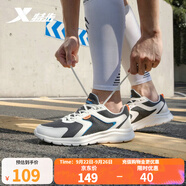 特步（XTEP）男鞋新款跑步鞋春夏運(yùn)動(dòng)鞋男時(shí)尚跑鞋透氣網(wǎng)面休閑鞋子 白黑 41
