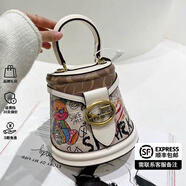 CHARLIE&KELLI CK品牌包包女包2025新款生日禮物小熊涂鴉半圓水桶包手提斜挎女 白色【代寫賀卡 女神節(jié)禮物】