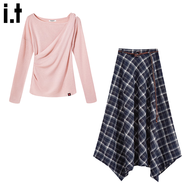 :CHOCOOLATE  it女裝連衣裙法式針織衫斜肩長(cháng)袖T恤秋冬套裝女高腰格紋半身裙 粉色上衣+ 藏青格裙 【上衣均碼】 S