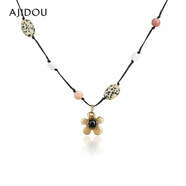 阿吉豆項鏈女款金色小花時(shí)尚貝殼短鏈復古美拉德女士鎖骨鏈送女友